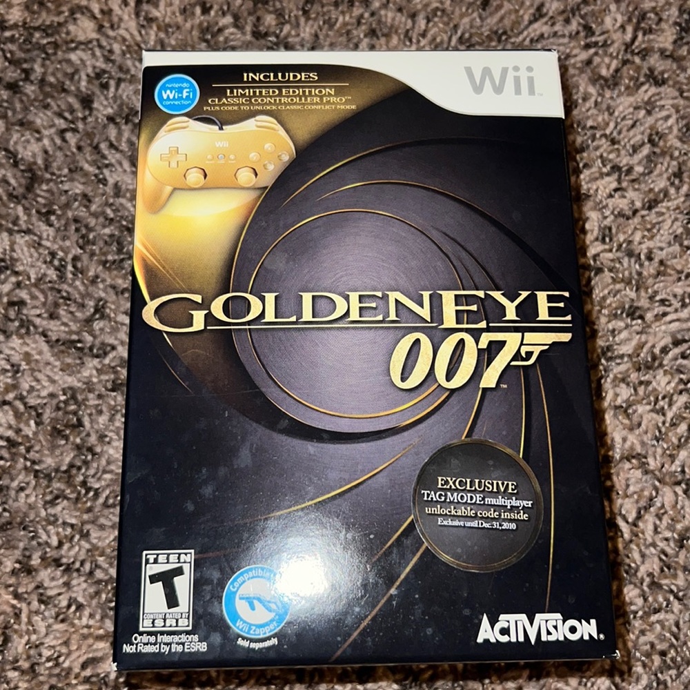 New in box Wii Goldeneye 007 w/ limited edition classic controller